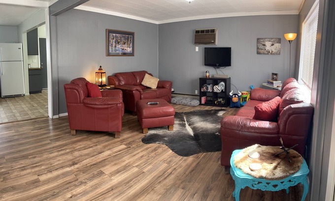 Lakeview House | Cozy 2-Bedroom Townhome--Bring the Kiddos & Furry Friends!