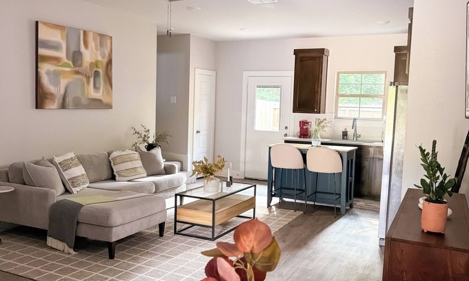 Lindale House | Cozy 2-bedroom townhome in Lindale TX. EV charger, Fenced in yard and Car garage