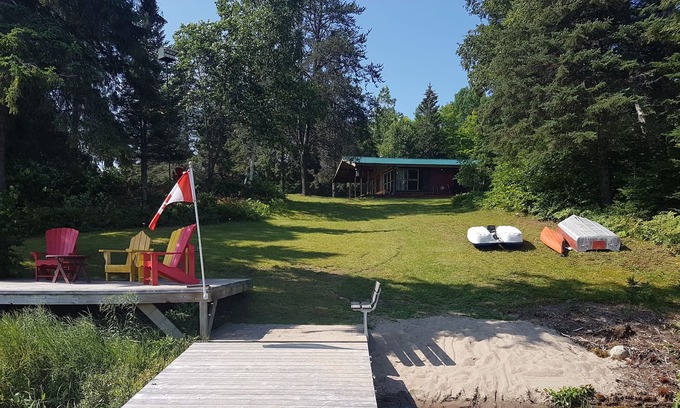 Perry Cottage | Cozy 2 bedroom traditional cottage sleeps 6, plus optional king suite loft