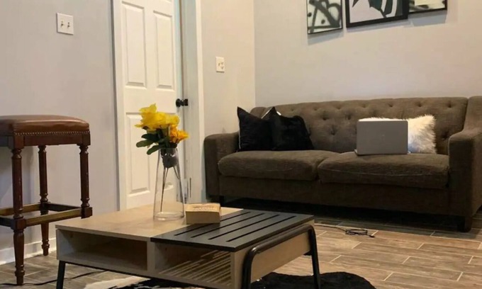 The Gap Apartment | Cozy 2 Bedroom unit-15mins Dwtn!