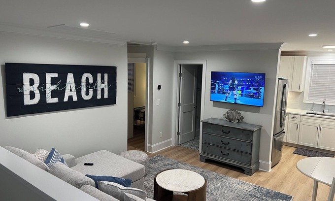 Bayshore Apartment | Cozy 2 Bedroom Upstairs Guesthouse with Private Entrance near Wrightsville Beach