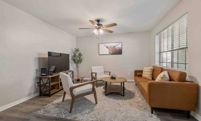 Southwood Valley Apartment | Cozy 2-bedroom apartment with WiFi, AC in central College Station