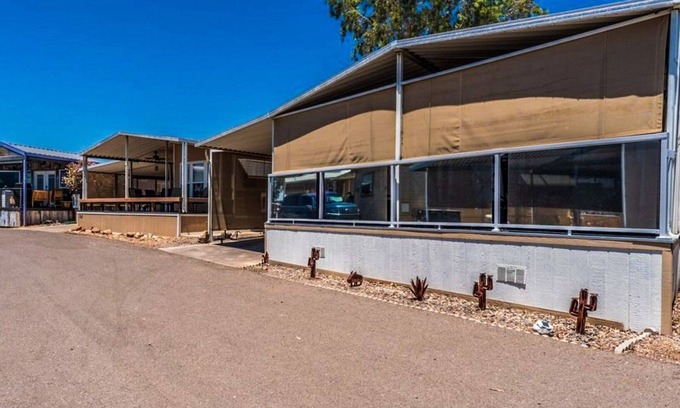 Lake Havasu City House | Cozy 2-bedroom mobile home steps from Lake Havasu water with private boat launch