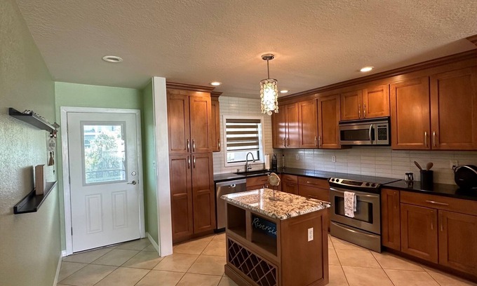 Daytona Beach Condo | Cozy 2 bedroom River Front Condo