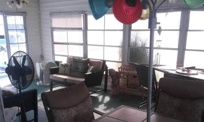North Fort Myers House | Cozy 2-bedroom mobile home in N Fort Myers w/AC. Located in 55 and older park.