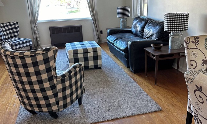 Sault Ste. Marie Apartment | Cozy 2-bedroom apartment in amazing Sault Ste. Marie.Blocks from the locks