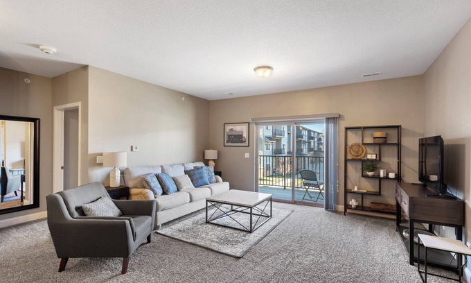 West Des Moines Apartment | Cozy 2-bedroom apartment in enjoyable West Des Moines with AC, WiFi