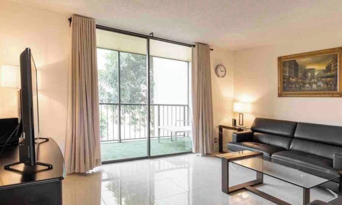 West Palm Beach Condo | Cozy 2-bedroom condo with WiFi, AC in charming West Palm Beach