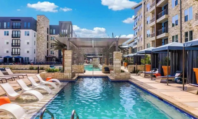 Addison Apartment | Cozy 2- bedroom with Smart TV’s, AC, WiFi, huge pool in amazing Area of Addison