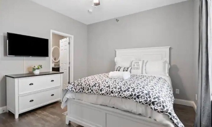Springfield Apartment | Cozy 2 bedroom, with super fast Wi-Fi
