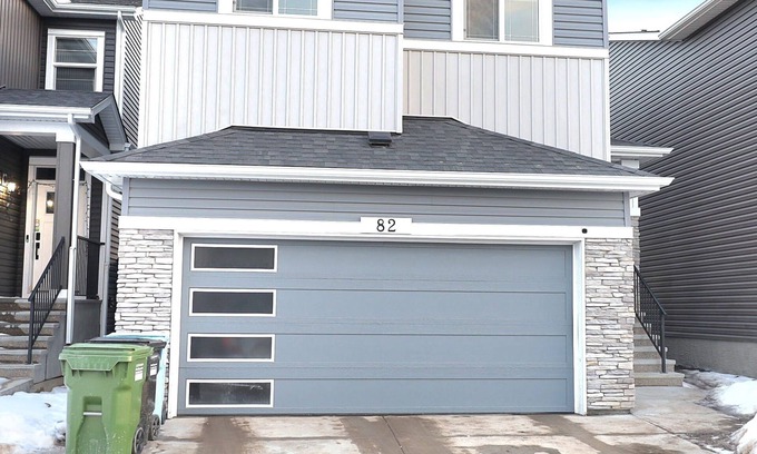 Evanston House | Cozy 2 bedrooms and 1 bath for 4 guests!