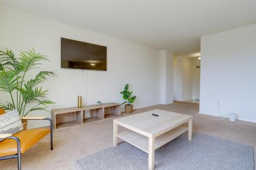 Aurora Highlands Apartment | Cozy 2 BR Apartment At Arlington With Gym