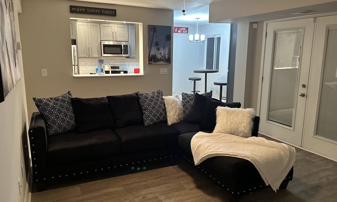 North Druid Hills Apartment | Cozy 2 BR Apt. 10 min. from Lenox/Phillips malls