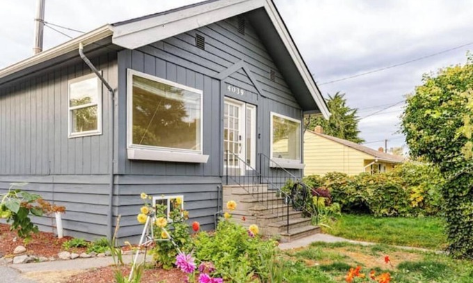 North Delridge House | Cozy 2 BRs near Downtown and SeaTac airport