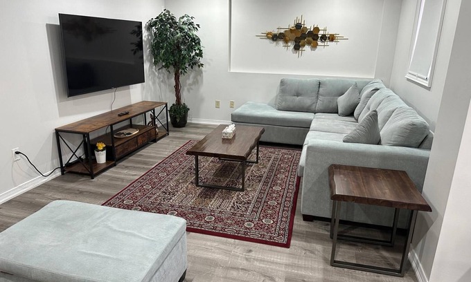 Hurontario Apartment | Cozy 2 Room Apartment in the heart of Mississauga