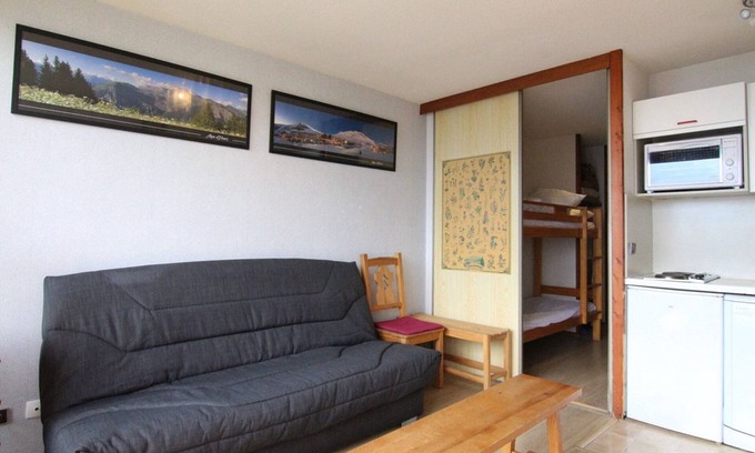 Eclose-Ouest Apartment | Cozy 2-Room Apartment for 4 with South-Facing Balcony, Near Ski Lifts and Shops, L'Alpe d'Huez
