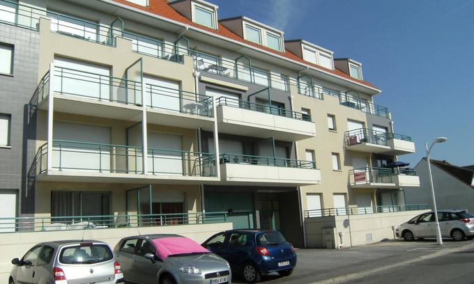 Fort-Mahon-Plage Apartment | Cozy 2-Room Cabin Close to the Beach with Private Parking