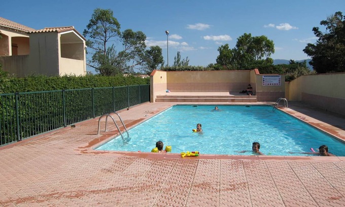 Saint-Cyprien Plage Villa | Cozy 2-Room Villa with Mezzanine, South-Facing Terrace, Close to Beach, Pool, Pets Welcome