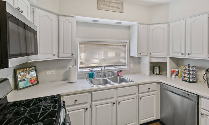 Libertyville House | Cozy 2-Story House Near Downtown Libertyville