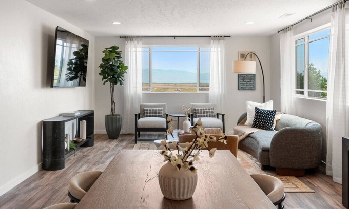 St. Charles Apartment | Cozy 2B/2B condo near Bear Lake
