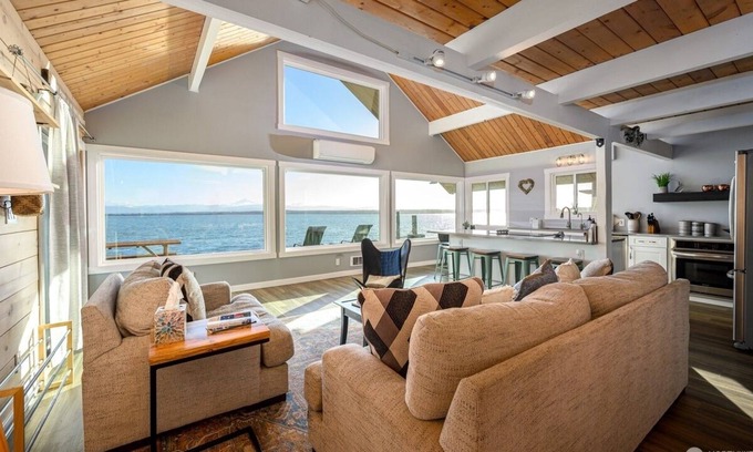 Ferndale Cottage | Cozy 2BD 1BA Home - Oceanfront - Mountain View