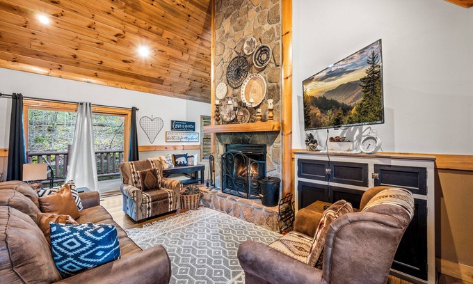 Wears Valley Cabin | COZY 2BD Retreat! HOT TUB! Nestled in the Woods!