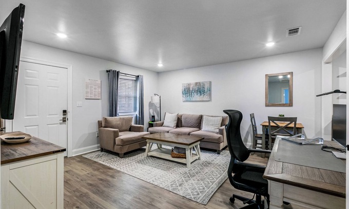 Covington Apartment | Cozy 2Bed 1Bath Property Near Downtown Covington and St. Tammany Hospital