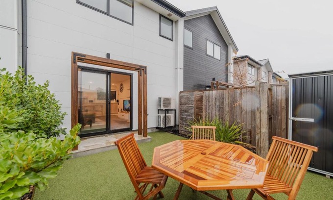 Addington House | Cozy 2Bedroom - Kitchen Yard Central Location