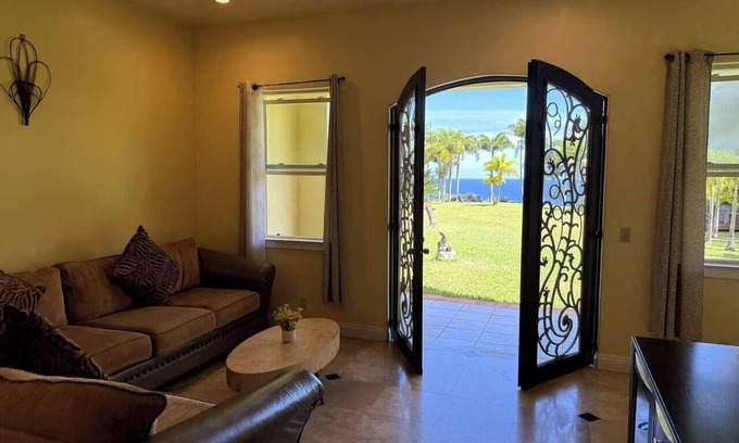 Pepeekeo House | Cozy 2BR/2BA Haven near Botanical World Adventures