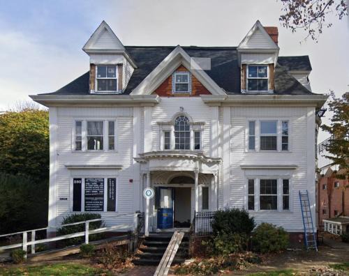 College Hill Apartment | Cozy 2BR Apt with Parking, Steps to Brown and RISD
