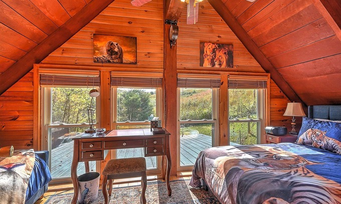 Blountville Cabin | Cozy 2BR Cabin by the Creek