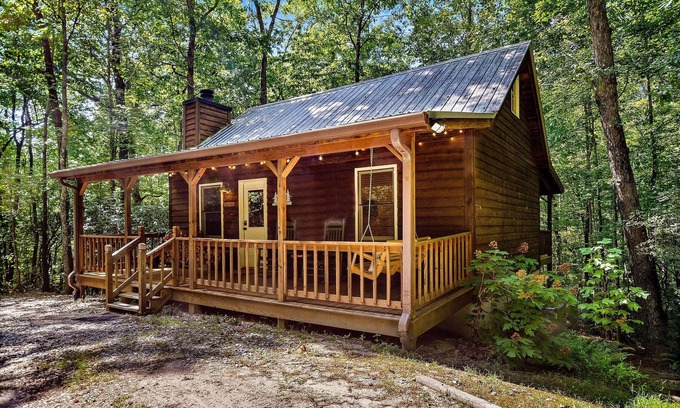 Sautee Nacoochee Cabin | Cozy 2BR Cabin Sleeps 6 - BBQ Grill & Fire Pit near Helen