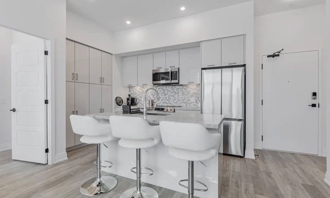 Innisfil Condo | Cozy 2BR Highpoint located at the Friday Harbour