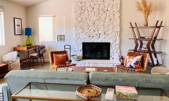 Joshua Tree House | Cozy 2BR Home: Hot Tub, AC, Sauna, Fire, Near Park