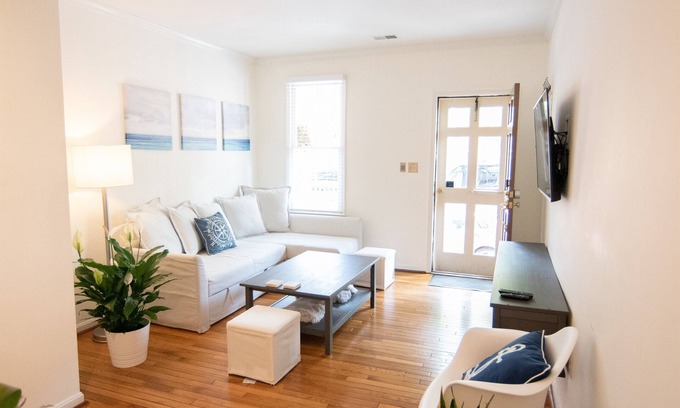 Historic District House | Cozy 2br home w/parking in downtown Annapolis