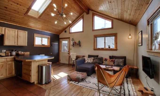 Leadville House | Cozy 2BR -Hot Tub -Close to 14ers & Skiing - Views