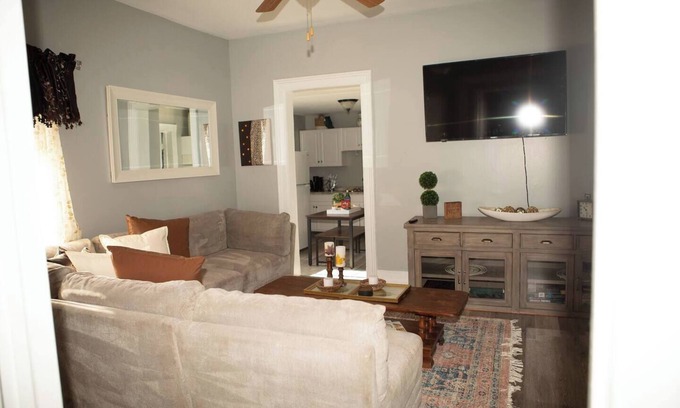 Southside Apartment | Cozy 2BR near SU & Downtown