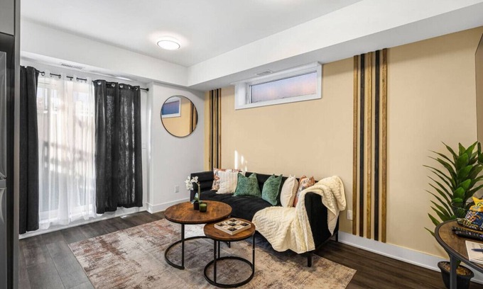Niagara Falls Apartment | Cozy 2BR Retreat | Family Friendly Close to Falls