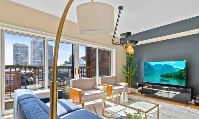 Old City Apartment | Cozy 2BR Retreat in the Heart of Old City
