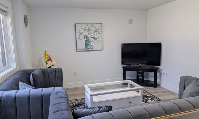South Surrey House | Cozy 2BR retreat in South Surrey
