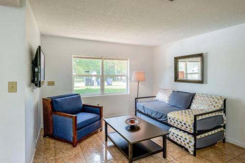 Conway House | Cozy 2br Retreat Laptop Ready & Pets Ok