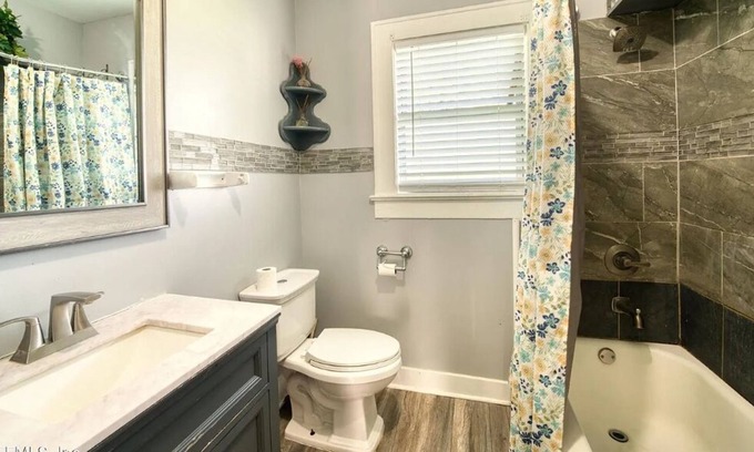Brentwood House | Cozy 2BR Retreat-Sleeps 6-Beaches & Downtown