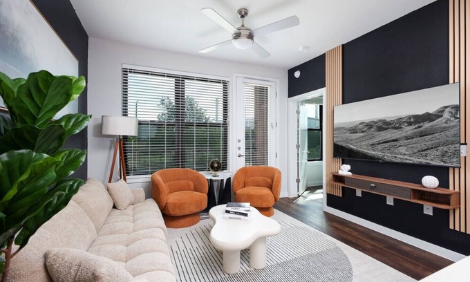 Southtown Apartment | Cozy 2BR w/Gym, Parking Near Rvrwalk & Dome