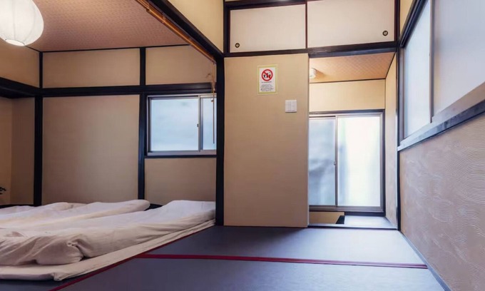 Shikitsuhigashi Apartment | Cozy 3 - 6 - guest homestay. Quick subway to key spots & airports.