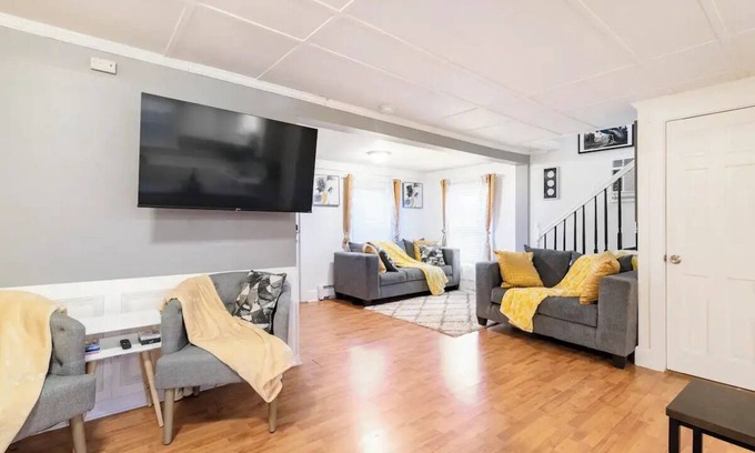 Amston Cottage | Cozy 3 bd Cottage w/access to private lake