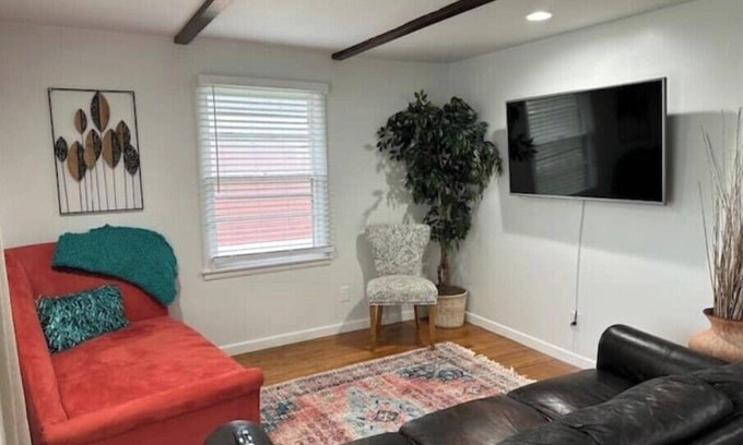 Eastside House | Cozy 3 bdr house walking distance to Lemoyne. Near SU, hospitals & downtown