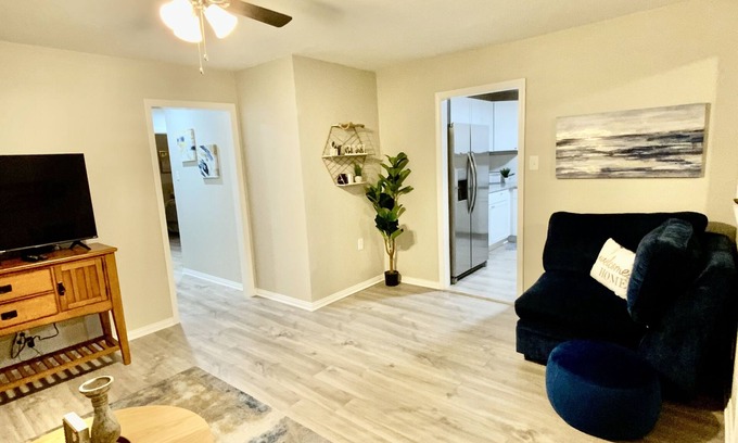 Durant House | Cozy 3 bed, 1.5 bath centrally located in the heart of Durant.