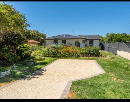 Halls Head House | Cozy 3-Bed House in Halls Head