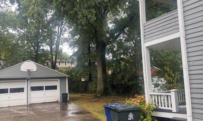 Cleveland House | Cozy 3-bedroom house with WiFi in Cleveland Heights