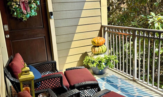 Oxford Condo | Cozy 3 Bedroom/2 Bath - less than 1 mile walk to UM Football/Baseball Stadium!